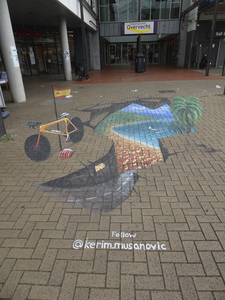 903424 Afbeelding van de 3D-straattekening van Kerim Mušanovic bij het winkelcentrum Overvecht aan de Seinedreef te ...